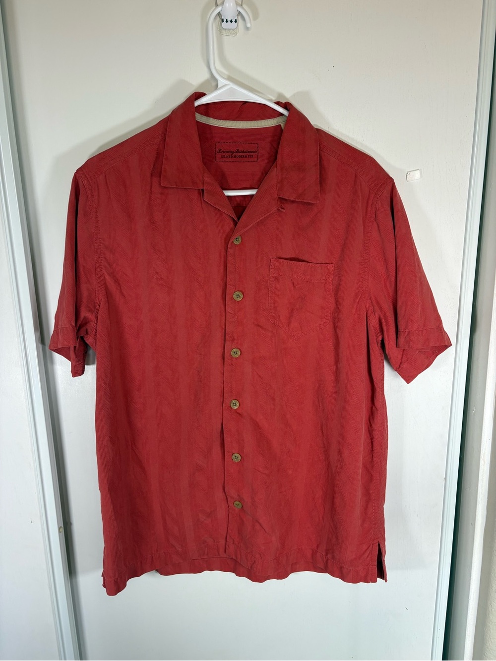 TOMMY BAHAMA 100% Silk Mens SP Red Short Sleeve Button Up Shirt Hawaiian